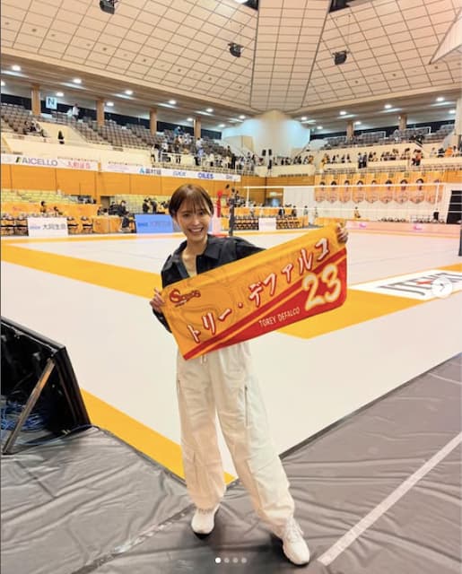 渡邊渚がVSリーグを観戦！コートに入り、バレーボールの世界を堪能