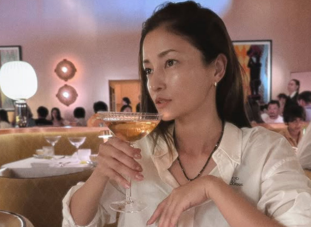 黒木メイサ、シンプル白シャツで優雅ティータイム公開！“大人の午後”ショットが話題