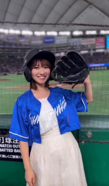 「一応、3年間 ボールガールやってました」廣岡まりあ、メット＆グローブ×ユニ姿の可愛すぎるムービーが話題に！