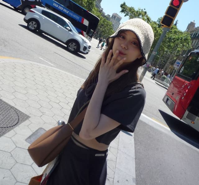 紺野彩夏、スペイン観光の様子を投稿！