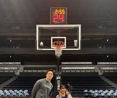 「お子様みたい」HKT48メンバーがBリーグ長崎・馬場雄大との身長差ショットを公開！