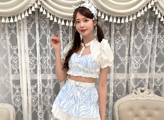 「鬼に見えます…？」高身長ラウンドガール、”赤ちゃんに見える”と嘆きの白鬼コスプレを披露！「我が家に棲み着いてもらいたいです」