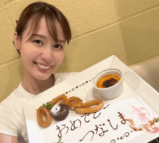「おめでとうございます！」美女タレント、幸せな5月の思い出・バースデーケーキフォトを公開！祝福が続々