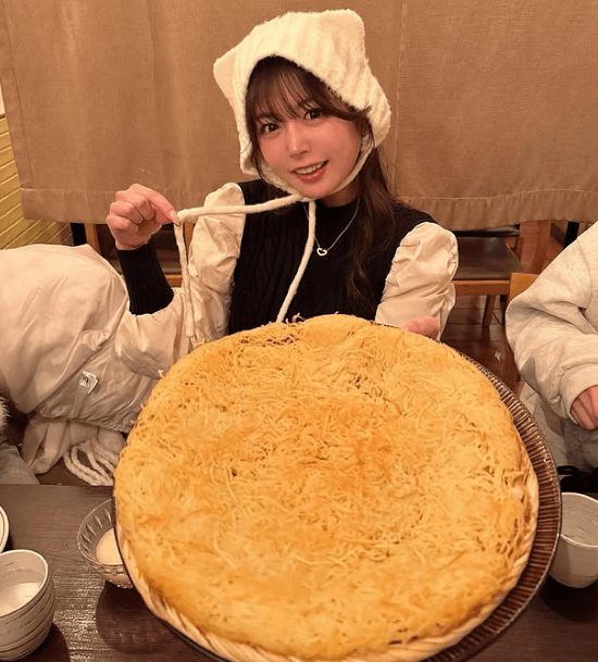「デカ盛りクイーン、キター！」レースクイーン日本一の美女、”爆食モード”の写真公開に大反響「ギャル曽根とのコラボ待ってます」