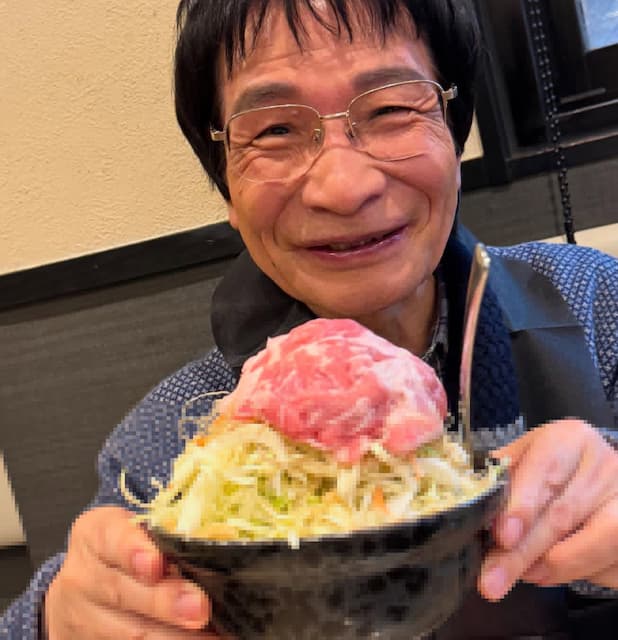 あの人気教育評論家が満面の笑みでもんじゃ焼きを堪能！