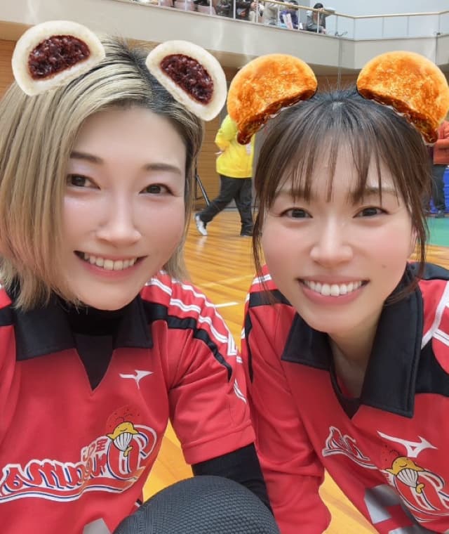 新鍋理沙が狩野舞子とのニコニコ2ショットを披露「めちゃくちゃ可愛すぎる」とファン歓喜