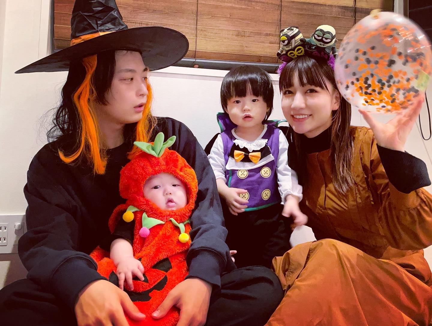 あいのり桃、家族4人のハロウィンコスプレをファン絶賛🎃「幸せな家族☺️」「桃ちゃん、可愛い😍❤️」