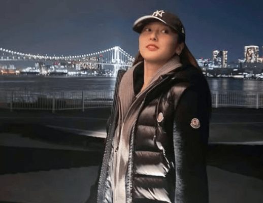 「おしゃれでめちゃ可愛いよ」美女ハンドボーラー、夜桜バックのカジュアルコーデを披露しファン歓喜！「桜ビューティフルガール！」