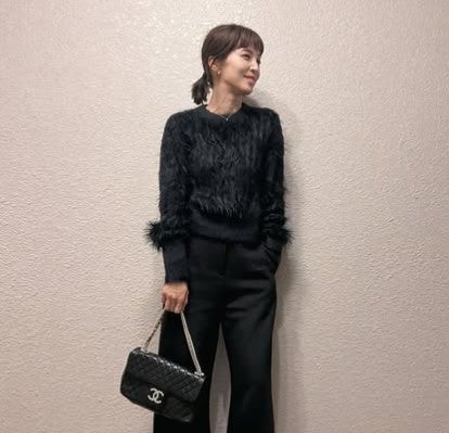「モケモケトップスに足長パンツ」安田美沙子が綺麗めな私服でミュージカルへ！