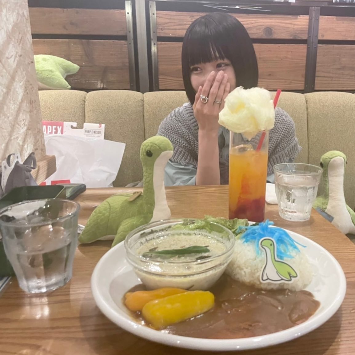 🦕あのちゃんが仕事終わりにネッシーカフェへ訪れた！✨
