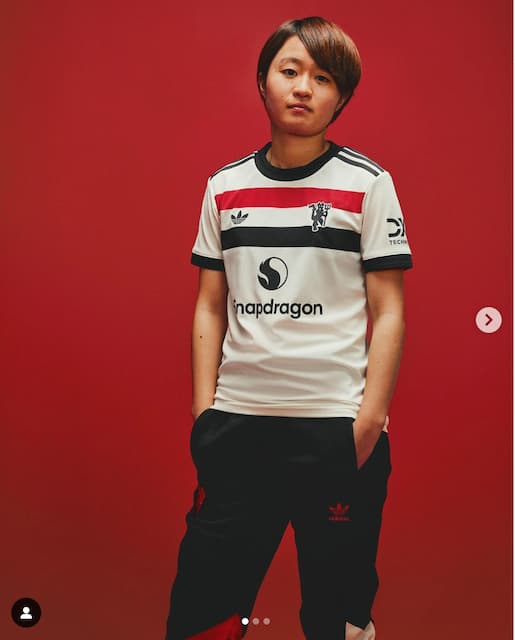 宮澤ひなた マンU3rdユニ披露！！