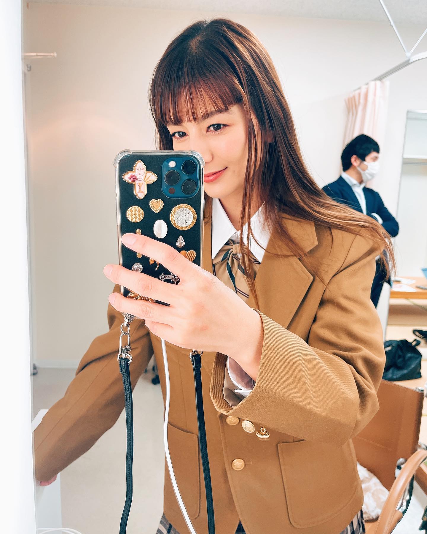 「制服姿がこんなに可愛いアラサーズルい🥰」スザンヌさんがブレザー姿でテスト？💕🎓