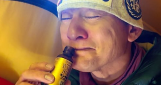 「ユンケルスターはマイ神様！」野口健、登頂と下山を支える“相棒”に熱い信頼