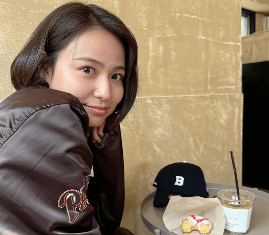 「可愛いかぁ〜！」美女タレント、野球女子モードに！展示会で魅せた近影＆クールフォームにファンガッツポーズ「かっこいい！」