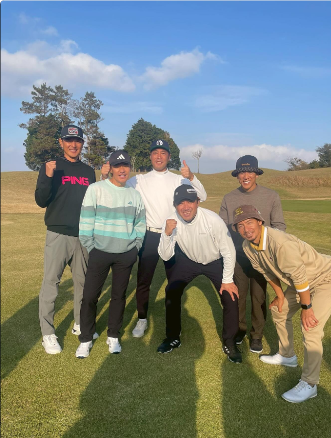 豪華メンバーとパシャリ！上原浩治がかつての戦友たちと共演