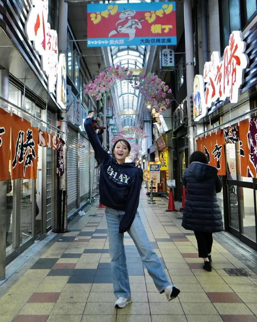 chay、"ツアーパーカー着て大阪観光"へ！「毎度！」な弾けるスマイルにファン歓喜