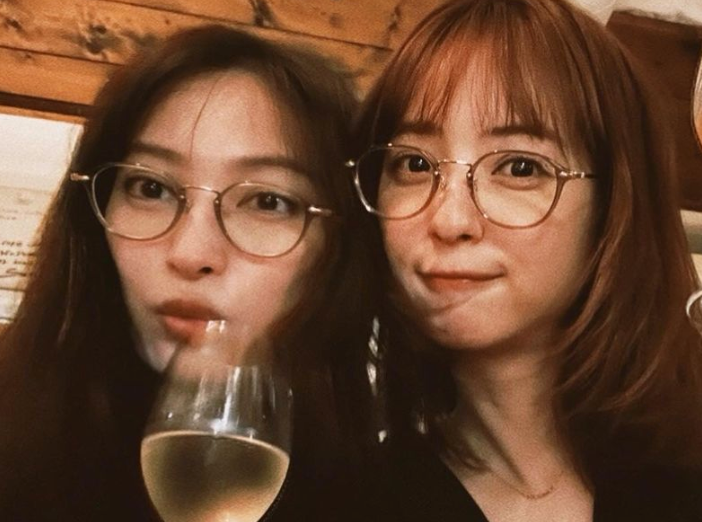 佐々木希さんと大政絢さんの美女すぎる2S公開⭐️「仲良し❤️」