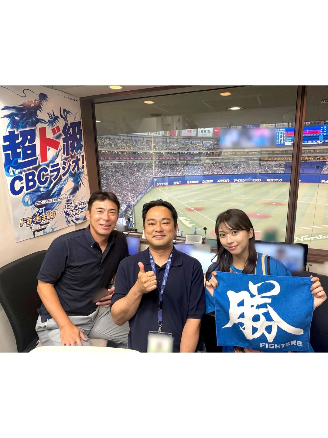 モーニング娘。の12期メンバー、牧野真莉愛、野球の実況解説席でのスリーショットを公開！