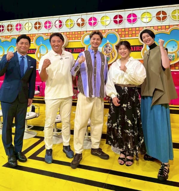 「先月ネプリーグ出た時のチーム写真！」タレントJOYがアスリート達とチームでネプリーグに出演。「上手く紛れ込んだ」