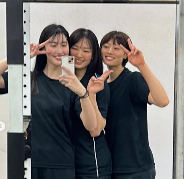 女子バレー・森木かれん、「5月もぼちぼち」優しさあふれるトレーニングルームショット