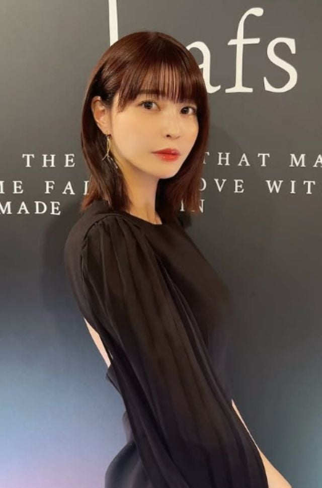 美しさ爆発！岸明日香が香水のローンチパーティーを開催したことを報告