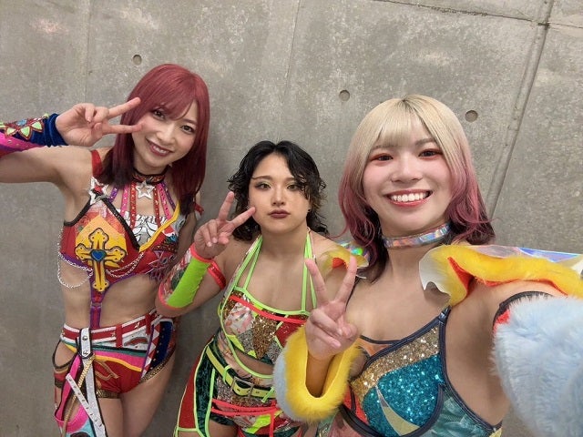 スターダムの向後桃が新コスでユニットショットを公開！朝からキュートな供給