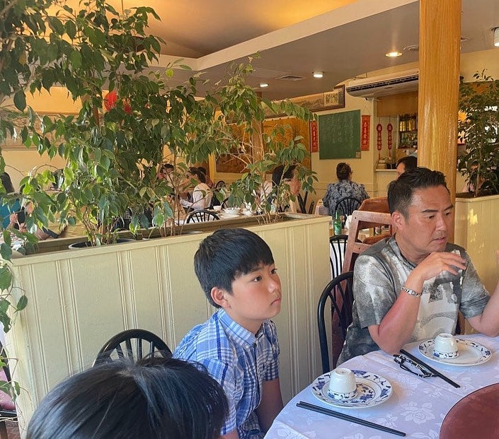 猛暑で日焼け？？市川海老蔵と右團次ファミリーが豪華ディナー🍴