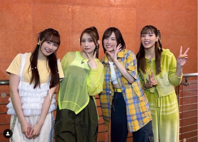 松井珠理奈が豪華4ショットを公開し、ファン歓喜「こんな並び二度と見れんかもしれんくらい最高🤩💛」