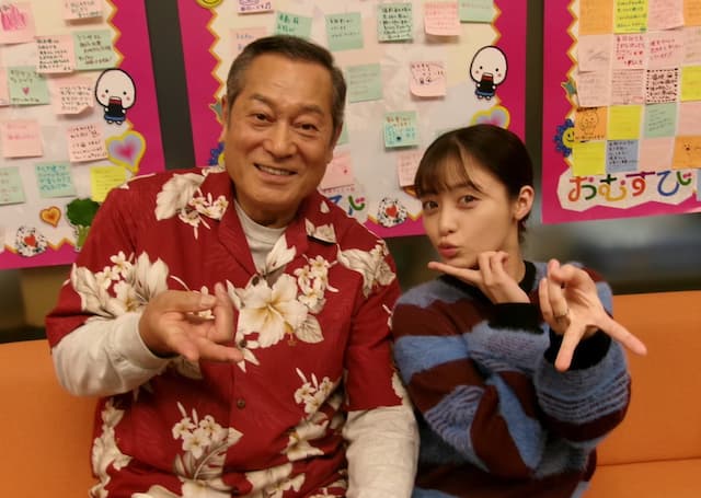 橋本環奈が出演している朝ドラ「おむすび」のオフショットを投稿！