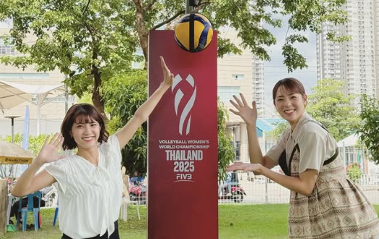 バンコクに広がる熱気！美女バレーボール解説者コンビが世界大会を盛り上げる