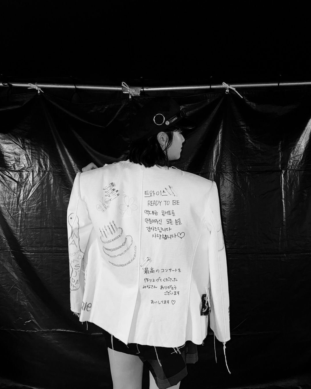 超人気韓国アイドルが日本公演を終え感謝の”寄せ書きジャケット”公開で大反響