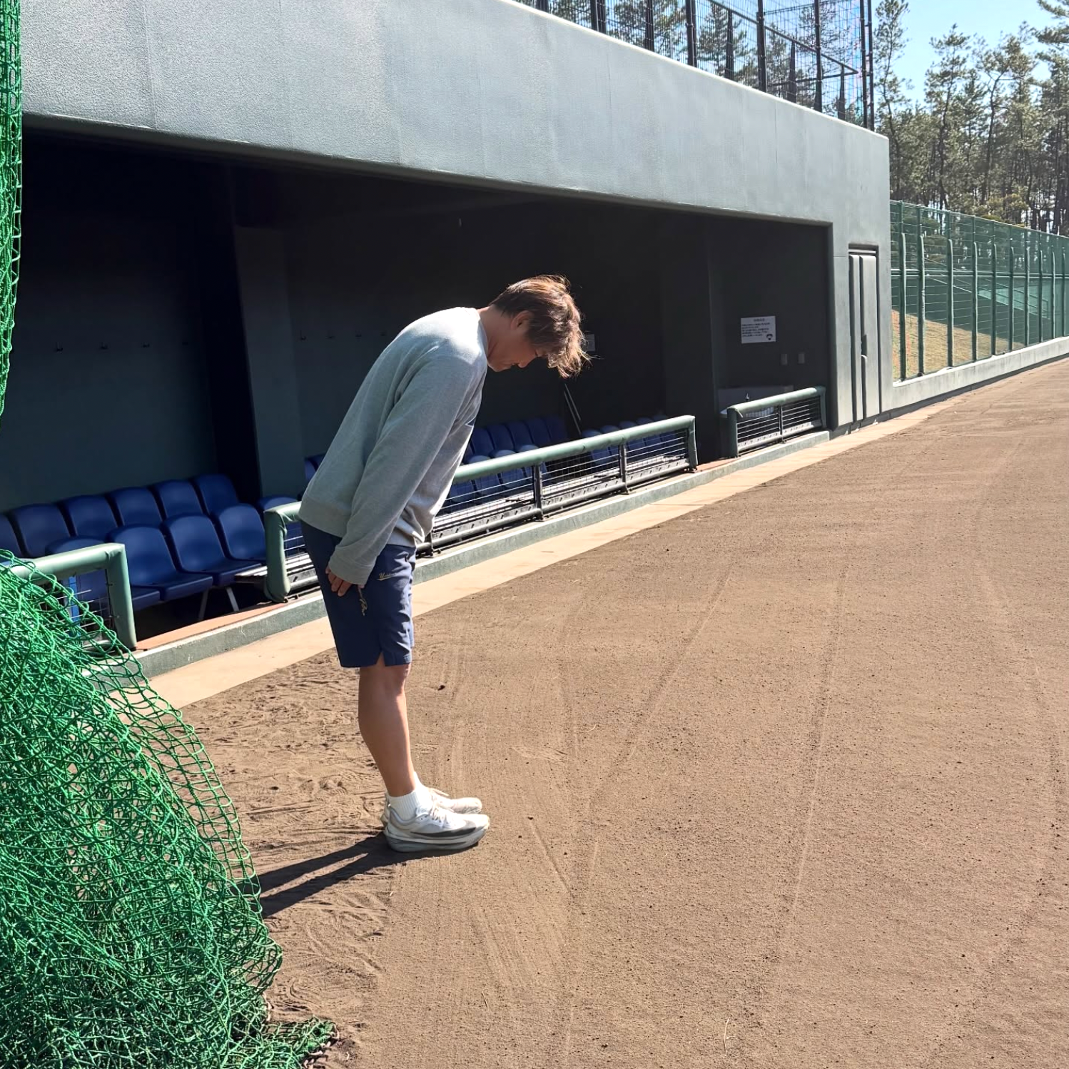 内川聖一氏、日向市での自主トレ完走を報告！グラウンドへの深い一礼が話題沸騰