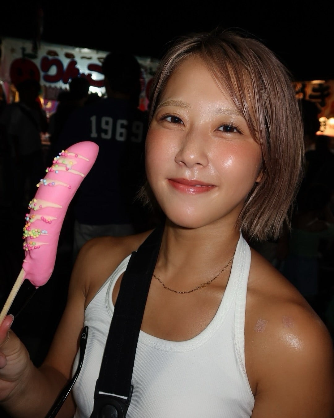 陣在ほのかが〇〇を手に今年初お祭りショットを公開！