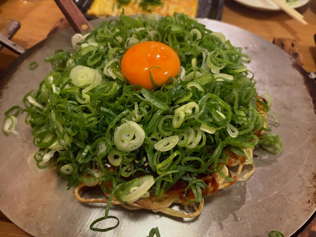 「前乗りティ！」ミキ昴生が打ち上げでスタッフと晩ご飯！