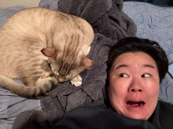 やす子　愛猫との仲良しショットにファンメロメロ！