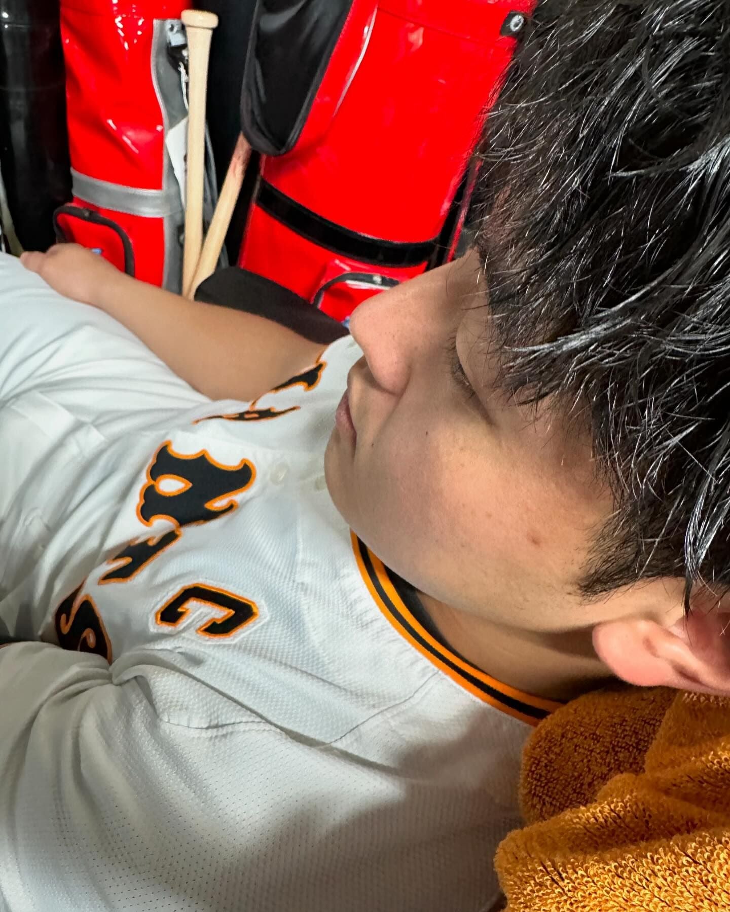 元木大介がジャイアンツのロッカールームに突撃