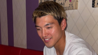 堂安律、カラオケで笑顔全開！貴重なプライベートショットにファン歓喜「歌声聴きたい！」