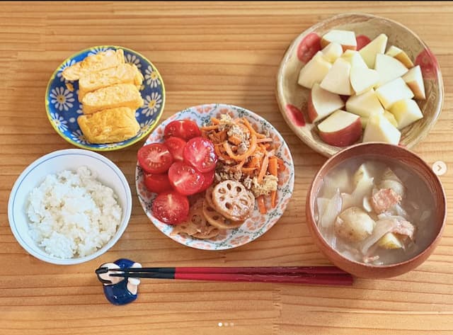 増田有華が「プチトマトめちゃくちゃ食べるやんけ定食」を投稿！