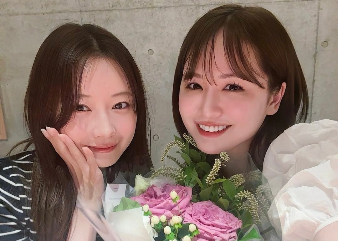 ゆうこす、誕生日に“推し”から花束！再会ショットにファン歓喜