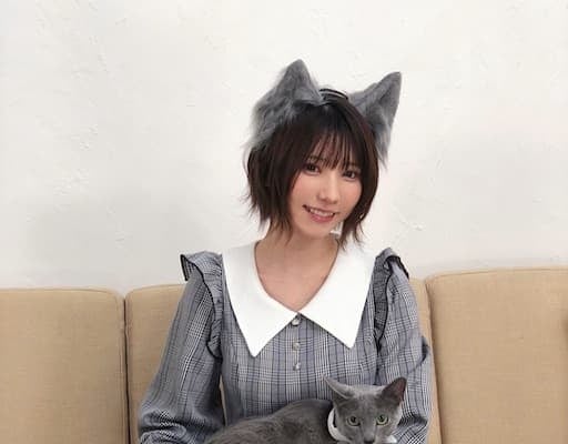 えなこ、猫耳カチューシャで可愛さ倍増！！猫とのツーショットにファンもメロメロ！！