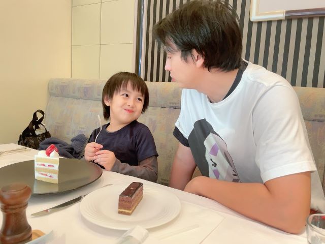 川崎希、夫・アレクサンダーとの６歳愛息子を顔出し👀「ダディー大好きなカゲトラ👦🏻」