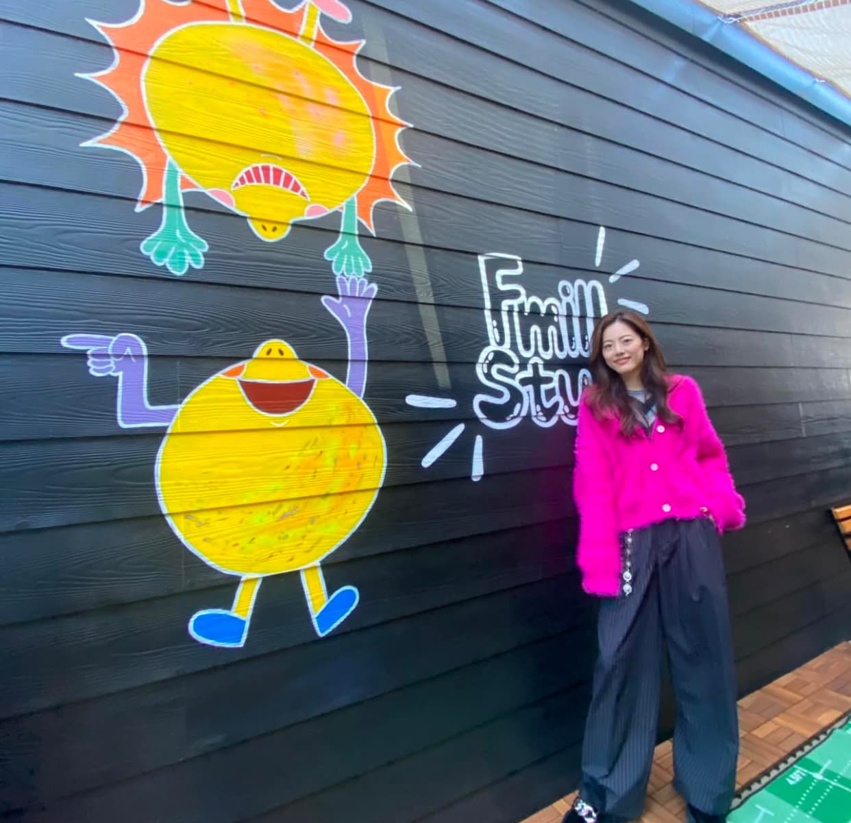 「9頭身♡」元体操選手・坪井保菜美、Wall art &好きな服を公開！