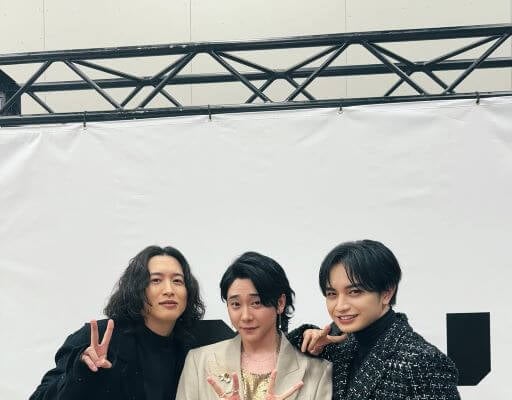 中島健人、ピースサインで特別なスリーショット！！ミーグリでの貴重な一枚。