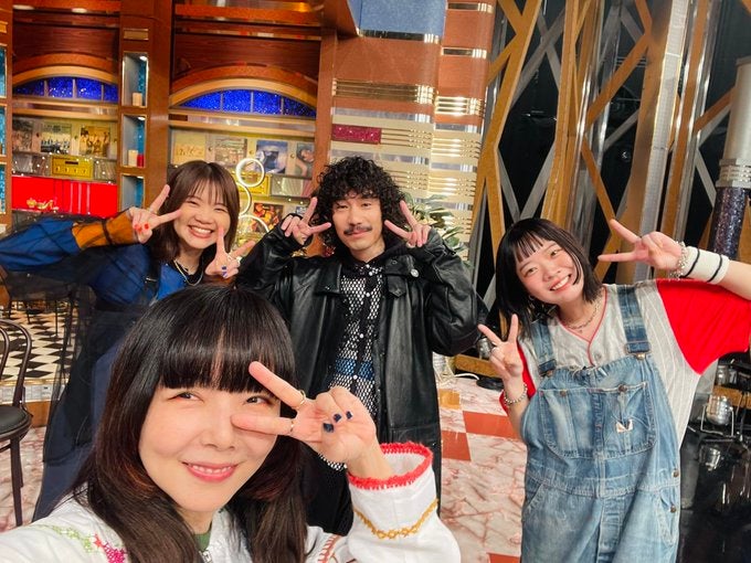 aiko　人気アーティストたちとの豪華4人ショットを公開