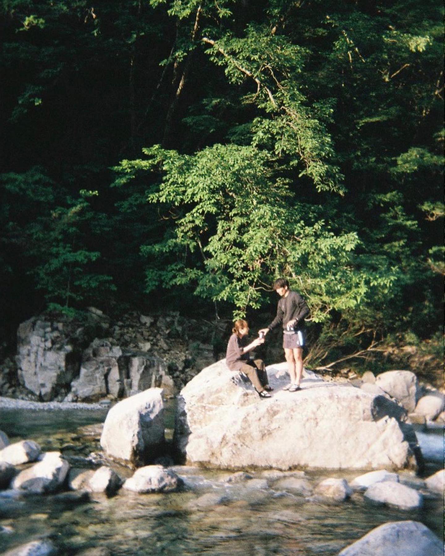 原口元気、オフ満喫の夫婦2S に反響「絵になる夫婦😍」