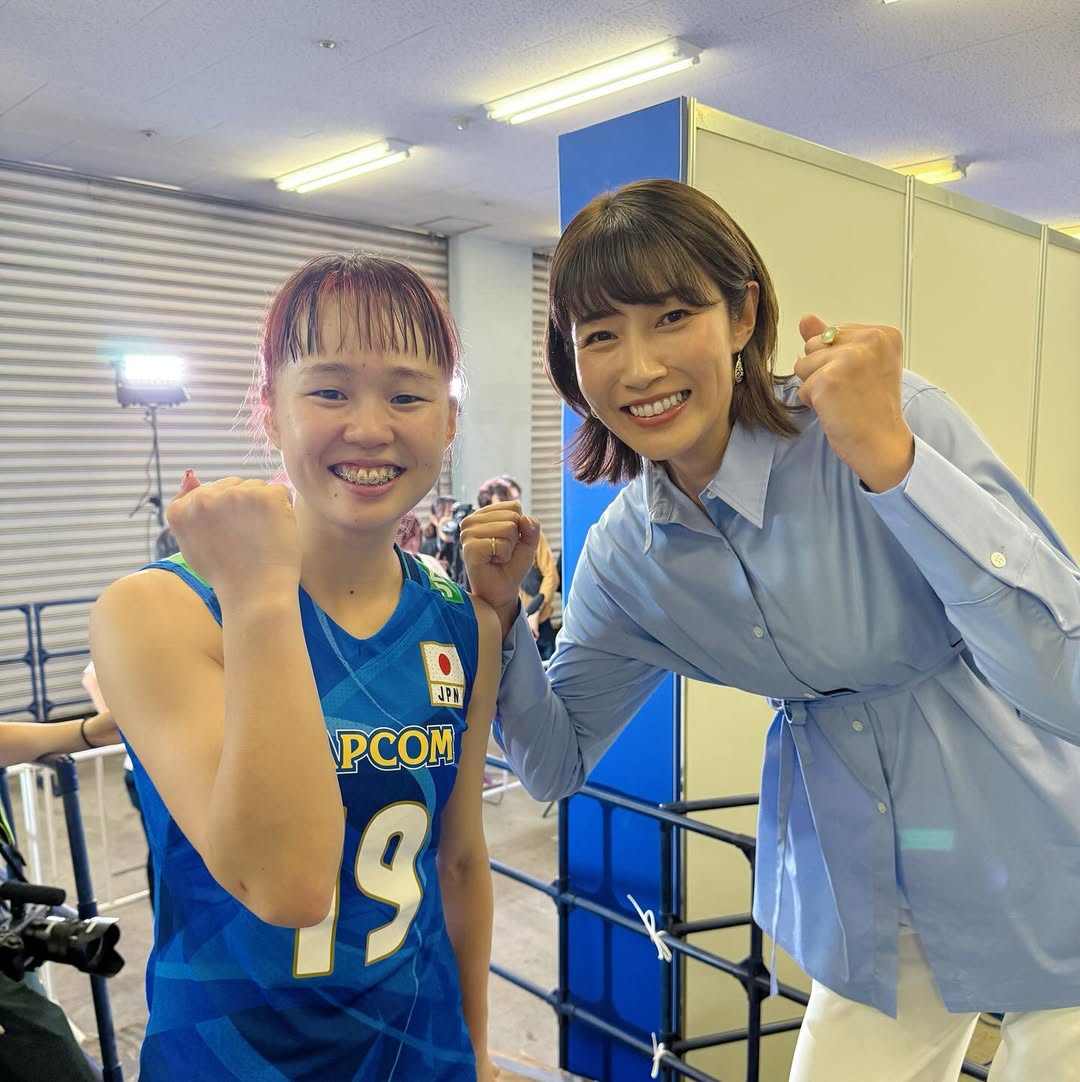 元バレーボール女子日本代表・狩野舞子が日本の「守護人」とツーショット。ブラジル戦への意気込みを語る！