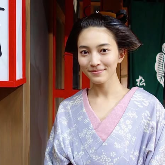 「和服姿も美しい」久保田紗友、NHKの大河ドラマスタートを報告！