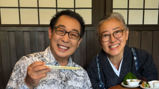 さだまさしが“連日の饂飩鍋”に大満足！金沢「福わ家」での笑顔ショットにファンほっこり