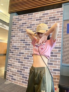 「スタイル良すぎ…」現役アイドル 衝撃ウエスト披露でコメント殺到 ほっそりお腹披露の最新ショットが話題に