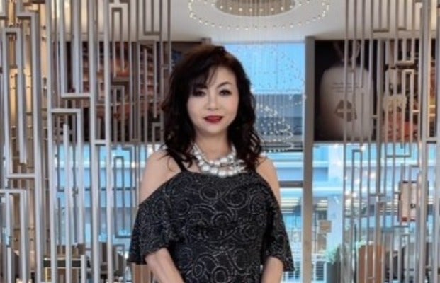 ハイヒール・モモコがおしゃれな衣装でグラミー賞へ！